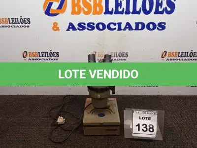 LOTE 138 - 01 MICROSCÓPIO. (NO ESTADO) ATENÇÃO! FAZER A VISITAÇÃO ANTES DE ARREMATAR, NÃO SABEMOS SE FUNCIONA. LEILÃO NÃO TEM GARANTIA E NEM DEVOLUÇÃO, SUJEITO A POSSÍVEIS AVARIAS VISÍVEIS/OCULTAS E/OU AUSÊNCIA DE COMPONENTES.
