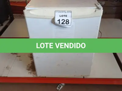 LOTE 128 - 01 FRIGOBAR 220V MARCA CONSUL. (NO ESTADO) ATENÇÃO! FAZER A VISITAÇÃO ANTES DE ARREMATAR, NÃO SABEMOS SE FUNCIONA. LEILÃO NÃO TEM GARANTIA E NEM DEVOLUÇÃO, SUJEITO A POSSÍVEIS AVARIAS VISÍVEIS/OCULTAS E/OU AUSÊNCIA DE COMPONENTES.