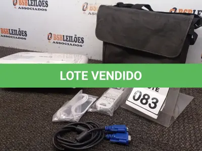 LOTE 083 - 01 PROJETOR COM CASE E CABOS MARCA EPSON. (NO ESTADO) ATENÇÃO! FAZER A VISITAÇÃO ANTES DE ARREMATAR, NÃO SABEMOS SE FUNCIONA. LEILÃO NÃO TEM GARANTIA E NEM DEVOLUÇÃO, SUJEITO A POSSÍVEIS AVARIAS VISÍVEIS/OCULTAS E/OU AUSÊNCIA DE COMPONENTES.