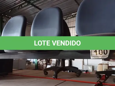 LOTE 100 - 01 LONGARINA COM 03 LUGARES. (NO ESTADO) ATENÇÃO! FAZER A VISITAÇÃO ANTES DE ARREMATAR, NÃO SABEMOS SE FUNCIONA. LEILÃO NÃO TEM GARANTIA E NEM DEVOLUÇÃO, SUJEITO A POSSÍVEIS AVARIAS VISÍVEIS/OCULTAS E/OU AUSÊNCIA DE COMPONENTES.