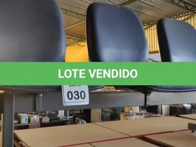 LOTE 030 - 01 LONGARINA COM 03 LUGARES. (NO ESTADO) ATENÇÃO! FAZER A VISITAÇÃO ANTES DE ARREMATAR, NÃO SABEMOS SE FUNCIONA. LEILÃO NÃO TEM GARANTIA E NEM DEVOLUÇÃO, SUJEITO A POSSÍVEIS AVARIAS VISÍVEIS/OCULTAS E/OU AUSÊNCIA DE COMPONENTES.