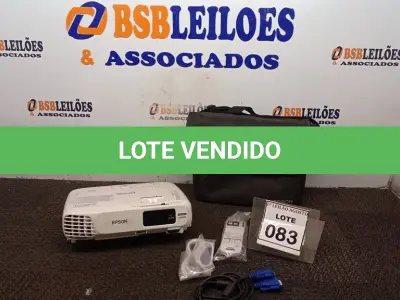 LOTE 083 - 01 PROJETOR COM CASE E CABOS MARCA EPSON. (NO ESTADO) ATENÇÃO! FAZER A VISITAÇÃO ANTES DE ARREMATAR, NÃO SABEMOS SE FUNCIONA. LEILÃO NÃO TEM GARANTIA E NEM DEVOLUÇÃO, SUJEITO A POSSÍVEIS AVARIAS VISÍVEIS/OCULTAS E/OU AUSÊNCIA DE COMPONENTES.