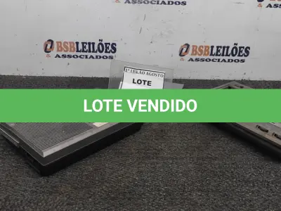 LOTE 036 - 02 RÁDIOS GRAVADORES CASSETE. (NO ESTADO) ATENÇÃO! FAZER A VISITAÇÃO ANTES DE ARREMATAR, NÃO SABEMOS SE FUNCIONA. LEILÃO NÃO TEM GARANTIA E NEM DEVOLUÇÃO, SUJEITO A POSSÍVEIS AVARIAS VISÍVEIS/OCULTAS E/OU AUSÊNCIA DE COMPONENTES.