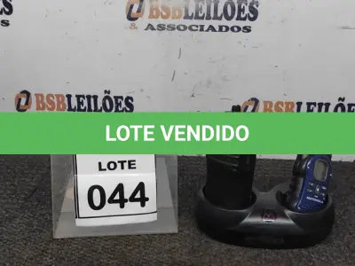 LOTE 044 - 02 RÁDIOS COMUNICADORES COM BASE DE CARREGADOR. (NO ESTADO) ATENÇÃO! FAZER A VISITAÇÃO ANTES DE ARREMATAR, NÃO SABEMOS SE FUNCIONA. LEILÃO NÃO TEM GARANTIA E NEM DEVOLUÇÃO, SUJEITO A POSSÍVEIS AVARIAS VISÍVEIS/OCULTAS E/OU AUSÊNCIA DE COMPONENTES.