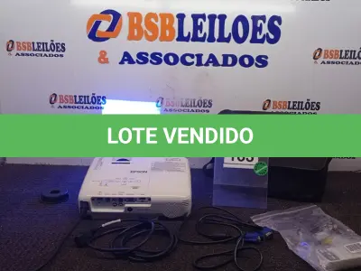LOTE 163 - 01 PROJETOR COM CASE E CABOS MARCA EPSON. (NO ESTADO) ATENÇÃO! FAZER A VISITAÇÃO ANTES DE ARREMATAR, NÃO SABEMOS SE FUNCIONA. LEILÃO NÃO TEM GARANTIA E NEM DEVOLUÇÃO, SUJEITO A POSSÍVEIS AVARIAS VISÍVEIS/OCULTAS E/OU AUSÊNCIA DE COMPONENTES.