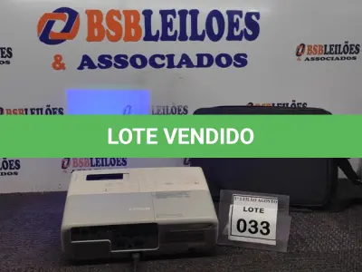 LOTE 033 - 01 PROJETOR COM CASE E CABOS MARCA EPSON. (NO ESTADO) ATENÇÃO! FAZER A VISITAÇÃO ANTES DE ARREMATAR, NÃO SABEMOS SE FUNCIONA. LEILÃO NÃO TEM GARANTIA E NEM DEVOLUÇÃO, SUJEITO A POSSÍVEIS AVARIAS VISÍVEIS/OCULTAS E/OU AUSÊNCIA DE COMPONENTES.