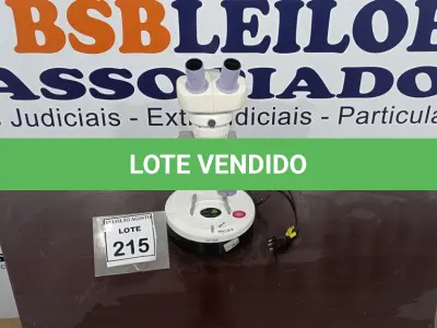 LOTE 215 - 01 MICROSCÓPIO. (NO ESTADO) ATENÇÃO! FAZER A VISITAÇÃO ANTES DE ARREMATAR, NÃO SABEMOS SE FUNCIONA. LEILÃO NÃO TEM GARANTIA E NEM DEVOLUÇÃO, SUJEITO A POSSÍVEIS AVARIAS VISÍVEIS/OCULTAS E/OU AUSÊNCIA DE COMPONENTES.