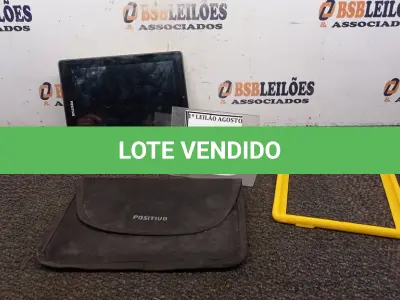 LOTE 108 - 01 TABLET COM CASE MARCA POSITIVO. (NO ESTADO) ATENÇÃO! FAZER A VISITAÇÃO ANTES DE ARREMATAR, NÃO SABEMOS SE FUNCIONA. LEILÃO NÃO TEM GARANTIA E NEM DEVOLUÇÃO, SUJEITO A POSSÍVEIS AVARIAS VISÍVEIS/OCULTAS E/OU AUSÊNCIA DE COMPONENTES.