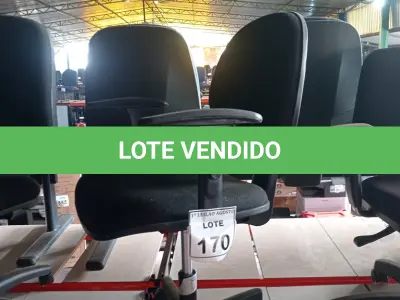 LOTE 170 - 01 CADEIRA DE ESCRITÓRIO COM RODINHAS. (NO ESTADO) ATENÇÃO! FAZER A VISITAÇÃO ANTES DE ARREMATAR, NÃO SABEMOS SE FUNCIONA. LEILÃO NÃO TEM GARANTIA E NEM DEVOLUÇÃO, SUJEITO A POSSÍVEIS AVARIAS VISÍVEIS/OCULTAS E/OU AUSÊNCIA DE COMPONENTES.