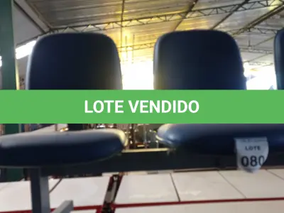 LOTE 080 - 01 LONGARINA COM 03 LUGARES. (NO ESTADO) ATENÇÃO! FAZER A VISITAÇÃO ANTES DE ARREMATAR, NÃO SABEMOS SE FUNCIONA. LEILÃO NÃO TEM GARANTIA E NEM DEVOLUÇÃO, SUJEITO A POSSÍVEIS AVARIAS VISÍVEIS/OCULTAS E/OU AUSÊNCIA DE COMPONENTES.
