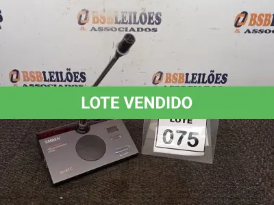LOTE 075 - 01 MICROFONE DE MESA COM BASE. (NO ESTADO) ATENÇÃO! FAZER A VISITAÇÃO ANTES DE ARREMATAR, NÃO SABEMOS SE FUNCIONA. LEILÃO NÃO TEM GARANTIA E NEM DEVOLUÇÃO, SUJEITO A POSSÍVEIS AVARIAS VISÍVEIS/OCULTAS E/OU AUSÊNCIA DE COMPONENTES.