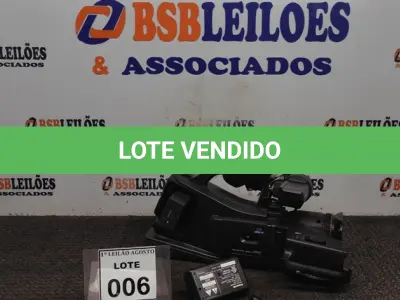 LOTE 006 - 01 CÂMERA FILMADORA PROFISSIONAL MARCA PANASONIC. (NO ESTADO) ATENÇÃO! FAZER A VISITAÇÃO ANTES DE ARREMATAR, NÃO SABEMOS SE FUNCIONA. LEILÃO NÃO TEM GARANTIA E NEM DEVOLUÇÃO, SUJEITO A POSSÍVEIS AVARIAS VISÍVEIS/OCULTAS E/OU AUSÊNCIA DE COMPONENTES.