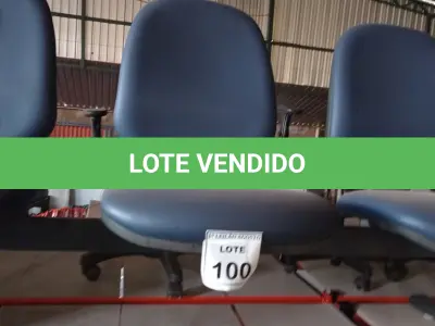 LOTE 100 - 01 LONGARINA COM 03 LUGARES. (NO ESTADO) ATENÇÃO! FAZER A VISITAÇÃO ANTES DE ARREMATAR, NÃO SABEMOS SE FUNCIONA. LEILÃO NÃO TEM GARANTIA E NEM DEVOLUÇÃO, SUJEITO A POSSÍVEIS AVARIAS VISÍVEIS/OCULTAS E/OU AUSÊNCIA DE COMPONENTES.