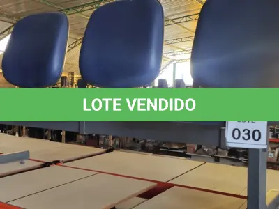 LOTE 030 - 01 LONGARINA COM 03 LUGARES. (NO ESTADO) ATENÇÃO! FAZER A VISITAÇÃO ANTES DE ARREMATAR, NÃO SABEMOS SE FUNCIONA. LEILÃO NÃO TEM GARANTIA E NEM DEVOLUÇÃO, SUJEITO A POSSÍVEIS AVARIAS VISÍVEIS/OCULTAS E/OU AUSÊNCIA DE COMPONENTES.