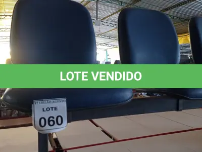 LOTE 060 - 01 LONGARINA COM 03 LUGARES. (NO ESTADO) ATENÇÃO! FAZER A VISITAÇÃO ANTES DE ARREMATAR, NÃO SABEMOS SE FUNCIONA. LEILÃO NÃO TEM GARANTIA E NEM DEVOLUÇÃO, SUJEITO A POSSÍVEIS AVARIAS VISÍVEIS/OCULTAS E/OU AUSÊNCIA DE COMPONENTES.