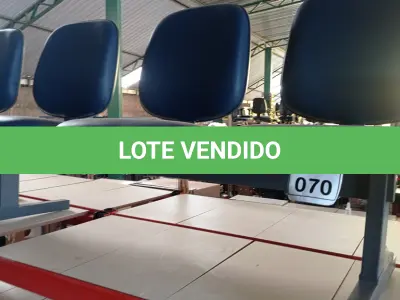 LOTE 070 - 01 LONGARINA COM 03 LUGARES. (NO ESTADO) ATENÇÃO! FAZER A VISITAÇÃO ANTES DE ARREMATAR, NÃO SABEMOS SE FUNCIONA. LEILÃO NÃO TEM GARANTIA E NEM DEVOLUÇÃO, SUJEITO A POSSÍVEIS AVARIAS VISÍVEIS/OCULTAS E/OU AUSÊNCIA DE COMPONENTES.