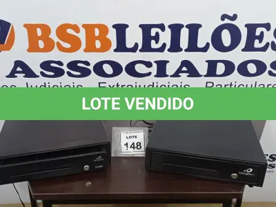 LOTE 148 - 02 GAVETAS DE DINHEIRO. (NO ESTADO) ATENÇÃO! FAZER A VISITAÇÃO ANTES DE ARREMATAR, NÃO SABEMOS SE FUNCIONA. LEILÃO NÃO TEM GARANTIA E NEM DEVOLUÇÃO, SUJEITO A POSSÍVEIS AVARIAS VISÍVEIS/OCULTAS E/OU AUSÊNCIA DE COMPONENTES.