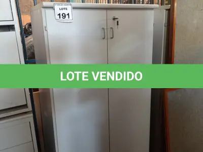 LOTE 191 - 01 ARMÁRIO ALTO 02 PORTAS COM TRANCA. (NO ESTADO) ATENÇÃO! FAZER A VISITAÇÃO ANTES DE ARREMATAR, NÃO SABEMOS SE FUNCIONA. LEILÃO NÃO TEM GARANTIA E NEM DEVOLUÇÃO, SUJEITO A POSSÍVEIS AVARIAS VISÍVEIS/OCULTAS E/OU AUSÊNCIA DE COMPONENTES.