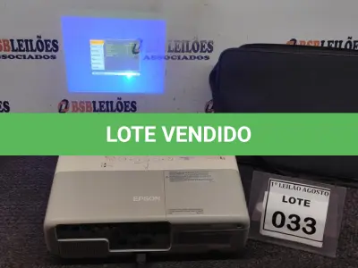 LOTE 033 - 01 PROJETOR COM CASE E CABOS MARCA EPSON. (NO ESTADO) ATENÇÃO! FAZER A VISITAÇÃO ANTES DE ARREMATAR, NÃO SABEMOS SE FUNCIONA. LEILÃO NÃO TEM GARANTIA E NEM DEVOLUÇÃO, SUJEITO A POSSÍVEIS AVARIAS VISÍVEIS/OCULTAS E/OU AUSÊNCIA DE COMPONENTES.