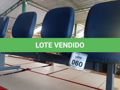 LOTE 060 - 01 LONGARINA COM 03 LUGARES. (NO ESTADO) ATENÇÃO! FAZER A VISITAÇÃO ANTES DE ARREMATAR, NÃO SABEMOS SE FUNCIONA. LEILÃO NÃO TEM GARANTIA E NEM DEVOLUÇÃO, SUJEITO A POSSÍVEIS AVARIAS VISÍVEIS/OCULTAS E/OU AUSÊNCIA DE COMPONENTES.