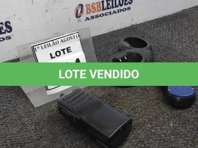 LOTE 044 - 02 RÁDIOS COMUNICADORES COM BASE DE CARREGADOR. (NO ESTADO) ATENÇÃO! FAZER A VISITAÇÃO ANTES DE ARREMATAR, NÃO SABEMOS SE FUNCIONA. LEILÃO NÃO TEM GARANTIA E NEM DEVOLUÇÃO, SUJEITO A POSSÍVEIS AVARIAS VISÍVEIS/OCULTAS E/OU AUSÊNCIA DE COMPONENTES.