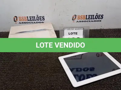 LOTE 103 - 01 IPAD 16G NA CAIXA. (NO ESTADO) ATENÇÃO! FAZER A VISITAÇÃO ANTES DE ARREMATAR, NÃO SABEMOS SE FUNCIONA. LEILÃO NÃO TEM GARANTIA E NEM DEVOLUÇÃO, SUJEITO A POSSÍVEIS AVARIAS VISÍVEIS/OCULTAS E/OU AUSÊNCIA DE COMPONENTES.