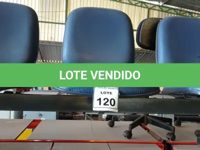 LOTE 120 - 01 LONGARINA COM 03 LUGARES. (NO ESTADO) ATENÇÃO! FAZER A VISITAÇÃO ANTES DE ARREMATAR, NÃO SABEMOS SE FUNCIONA. LEILÃO NÃO TEM GARANTIA E NEM DEVOLUÇÃO, SUJEITO A POSSÍVEIS AVARIAS VISÍVEIS/OCULTAS E/OU AUSÊNCIA DE COMPONENTES.