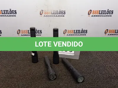 LOTE 098 - 04 LANTERNAS. (NO ESTADO) ATENÇÃO! FAZER A VISITAÇÃO ANTES DE ARREMATAR, NÃO SABEMOS SE FUNCIONA. LEILÃO NÃO TEM GARANTIA E NEM DEVOLUÇÃO, SUJEITO A POSSÍVEIS AVARIAS VISÍVEIS/OCULTAS E/OU AUSÊNCIA DE COMPONENTES.
