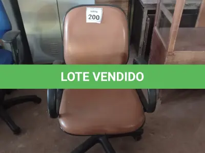 LOTE 200 - 01 CADEIRA DE ESCRITÓRIO COM RODINHAS. (NO ESTADO) ATENÇÃO! FAZER A VISITAÇÃO ANTES DE ARREMATAR, NÃO SABEMOS SE FUNCIONA. LEILÃO NÃO TEM GARANTIA E NEM DEVOLUÇÃO, SUJEITO A POSSÍVEIS AVARIAS VISÍVEIS/OCULTAS E/OU AUSÊNCIA DE COMPONENTES.