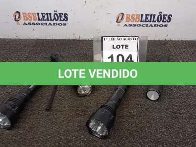 LOTE 104 - 04 LANTERNAS. (NO ESTADO) ATENÇÃO! FAZER A VISITAÇÃO ANTES DE ARREMATAR, NÃO SABEMOS SE FUNCIONA. LEILÃO NÃO TEM GARANTIA E NEM DEVOLUÇÃO, SUJEITO A POSSÍVEIS AVARIAS VISÍVEIS/OCULTAS E/OU AUSÊNCIA DE COMPONENTES.