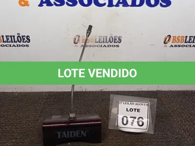 LOTE 076 - 01 MICROFONE DE MESA COM BASE. (NO ESTADO) ATENÇÃO! FAZER A VISITAÇÃO ANTES DE ARREMATAR, NÃO SABEMOS SE FUNCIONA. LEILÃO NÃO TEM GARANTIA E NEM DEVOLUÇÃO, SUJEITO A POSSÍVEIS AVARIAS VISÍVEIS/OCULTAS E/OU AUSÊNCIA DE COMPONENTES.