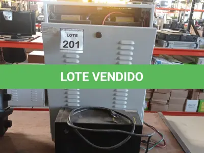 LOTE 201 - 01 NOBREAK MARCA LACERDA E UM BANCO DE BATERIAS COM 06 BATERIAS. (NO ESTADO) ATENÇÃO! FAZER A VISITAÇÃO ANTES DE ARREMATAR, NÃO SABEMOS SE FUNCIONA, LEILÃO NÃO TEM GARANTIA E NEM DEVOLUÇÃO, SUJEITO A POSSÍVEIS AVARIAS VISÍVEIS/OCULTAS E/OU AUSÊNCIA DE COMPONENTES.