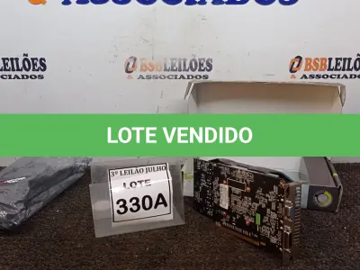 LOTE 330 - 01 PLACA DE VÍDEO NVIDIA GEFORCE. (NO ESTADO) ATENÇÃO! FAZER A VISITAÇÃO ANTES DE ARREMATAR, NÃO SABEMOS SE FUNCIONA, LEILÃO NÃO TEM GARANTIA E NEM DEVOLUÇÃO, SUJEITO A POSSÍVEIS AVARIAS VISÍVEIS/OCULTAS E/OU AUSÊNCIA DE COMPONENTES.