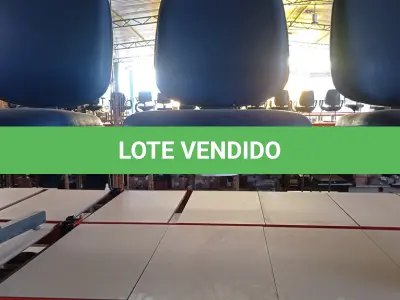 LOTE 060 - 01 LONGARINA COM 03 LUGARES. (NO ESTADO) ATENÇÃO! FAZER A VISITAÇÃO ANTES DE ARREMATAR, NÃO SABEMOS SE FUNCIONA. LEILÃO NÃO TEM GARANTIA E NEM DEVOLUÇÃO, SUJEITO A POSSÍVEIS AVARIAS VISÍVEIS/OCULTAS E/OU AUSÊNCIA DE COMPONENTES.