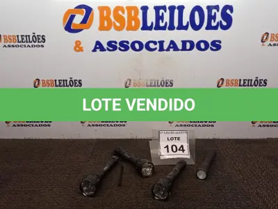 LOTE 104 - 04 LANTERNAS. (NO ESTADO) ATENÇÃO! FAZER A VISITAÇÃO ANTES DE ARREMATAR, NÃO SABEMOS SE FUNCIONA. LEILÃO NÃO TEM GARANTIA E NEM DEVOLUÇÃO, SUJEITO A POSSÍVEIS AVARIAS VISÍVEIS/OCULTAS E/OU AUSÊNCIA DE COMPONENTES.