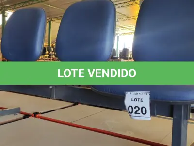 LOTE 020 - 01 LONGARINA COM 03 LUGARES. (NO ESTADO) ATENÇÃO! FAZER A VISITAÇÃO ANTES DE ARREMATAR, NÃO SABEMOS SE FUNCIONA. LEILÃO NÃO TEM GARANTIA E NEM DEVOLUÇÃO, SUJEITO A POSSÍVEIS AVARIAS VISÍVEIS/OCULTAS E/OU AUSÊNCIA DE COMPONENTES.