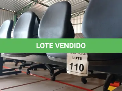 LOTE 110 - 01 LONGARINA COM 03 LUGARES. (NO ESTADO) ATENÇÃO! FAZER A VISITAÇÃO ANTES DE ARREMATAR, NÃO SABEMOS SE FUNCIONA. LEILÃO NÃO TEM GARANTIA E NEM DEVOLUÇÃO, SUJEITO A POSSÍVEIS AVARIAS VISÍVEIS/OCULTAS E/OU AUSÊNCIA DE COMPONENTES.