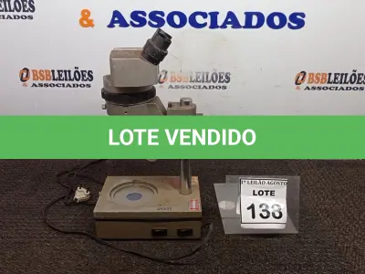 LOTE 138 - 01 MICROSCÓPIO. (NO ESTADO) ATENÇÃO! FAZER A VISITAÇÃO ANTES DE ARREMATAR, NÃO SABEMOS SE FUNCIONA. LEILÃO NÃO TEM GARANTIA E NEM DEVOLUÇÃO, SUJEITO A POSSÍVEIS AVARIAS VISÍVEIS/OCULTAS E/OU AUSÊNCIA DE COMPONENTES.