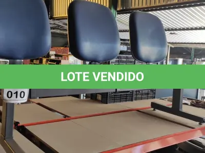 LOTE 010 - 01 LONGARINA COM 03 LUGARES. (NO ESTADO) ATENÇÃO! FAZER A VISITAÇÃO ANTES DE ARREMATAR, NÃO SABEMOS SE FUNCIONA. LEILÃO NÃO TEM GARANTIA E NEM DEVOLUÇÃO, SUJEITO A POSSÍVEIS AVARIAS VISÍVEIS/OCULTAS E/OU AUSÊNCIA DE COMPONENTES.