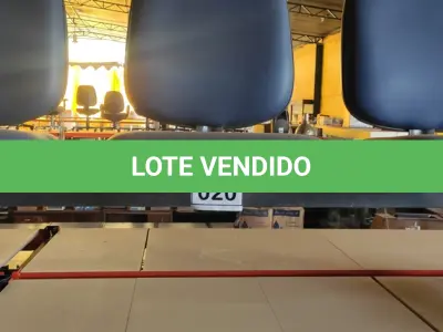 LOTE 020 - 01 LONGARINA COM 03 LUGARES. (NO ESTADO) ATENÇÃO! FAZER A VISITAÇÃO ANTES DE ARREMATAR, NÃO SABEMOS SE FUNCIONA. LEILÃO NÃO TEM GARANTIA E NEM DEVOLUÇÃO, SUJEITO A POSSÍVEIS AVARIAS VISÍVEIS/OCULTAS E/OU AUSÊNCIA DE COMPONENTES.
