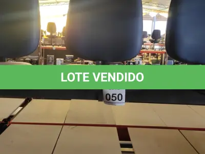 LOTE 050 - 01 LONGARINA COM 03 LUGARES. (NO ESTADO) ATENÇÃO! FAZER A VISITAÇÃO ANTES DE ARREMATAR, NÃO SABEMOS SE FUNCIONA. LEILÃO NÃO TEM GARANTIA E NEM DEVOLUÇÃO, SUJEITO A POSSÍVEIS AVARIAS VISÍVEIS/OCULTAS E/OU AUSÊNCIA DE COMPONENTES.