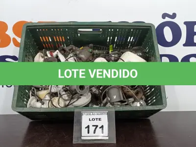 LOTE 171 - 01 LOTE OM GRANDE QUANTIDADE DE CÂMERAS DE SEGURANÇA. (NO ESTADO) ATENÇÃO! FAZER A VISITAÇÃO ANTES DE ARREMATAR, NÃO SABEMOS SE FUNCIONA. LEILÃO NÃO TEM GARANTIA E NEM DEVOLUÇÃO, SUJEITO A POSSÍVEIS AVARIAS VISÍVEIS/OCULTAS E/OU AUSÊNCIA DE COMPONENTES.