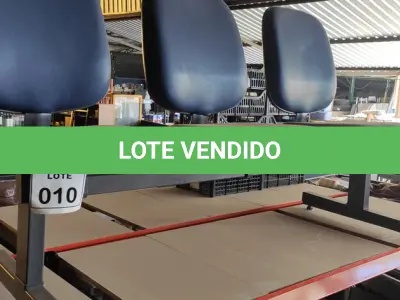 LOTE 010 - 01 LONGARINA COM 03 LUGARES. (NO ESTADO) ATENÇÃO! FAZER A VISITAÇÃO ANTES DE ARREMATAR, NÃO SABEMOS SE FUNCIONA. LEILÃO NÃO TEM GARANTIA E NEM DEVOLUÇÃO, SUJEITO A POSSÍVEIS AVARIAS VISÍVEIS/OCULTAS E/OU AUSÊNCIA DE COMPONENTES.