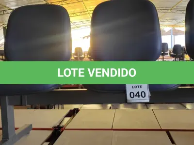 LOTE 040 - 01 LONGARINA COM 03 LUGARES. (NO ESTADO) ATENÇÃO! FAZER A VISITAÇÃO ANTES DE ARREMATAR, NÃO SABEMOS SE FUNCIONA. LEILÃO NÃO TEM GARANTIA E NEM DEVOLUÇÃO, SUJEITO A POSSÍVEIS AVARIAS VISÍVEIS/OCULTAS E/OU AUSÊNCIA DE COMPONENTES.