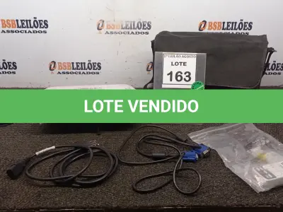 LOTE 163 - 01 PROJETOR COM CASE E CABOS MARCA EPSON. (NO ESTADO) ATENÇÃO! FAZER A VISITAÇÃO ANTES DE ARREMATAR, NÃO SABEMOS SE FUNCIONA. LEILÃO NÃO TEM GARANTIA E NEM DEVOLUÇÃO, SUJEITO A POSSÍVEIS AVARIAS VISÍVEIS/OCULTAS E/OU AUSÊNCIA DE COMPONENTES.