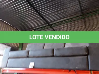 LOTE 090 - 01 SOFÁ DE 03 LUGARES NA COR PRETA. (NO ESTADO) ATENÇÃO! FAZER A VISITAÇÃO ANTES DE ARREMATAR, NÃO SABEMOS SE FUNCIONA. LEILÃO NÃO TEM GARANTIA E NEM DEVOLUÇÃO, SUJEITO A POSSÍVEIS AVARIAS VISÍVEIS/OCULTAS E/OU AUSÊNCIA DE COMPONENTES.