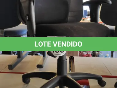 LOTE 430 - 01 CADEIRA DE ESCRITÓRIO COM RODINHAS. (NO ESTADO) ATENÇÃO! FAZER A VISITAÇÃO ANTES DE ARREMATAR, NÃO SABEMOS SE FUNCIONA. LEILÃO NÃO TEM GARANTIA E NEM DEVOLUÇÃO, SUJEITO A POSSÍVEIS AVARIAS VISÍVEIS/OCULTAS E/OU AUSÊNCIA DE COMPONENTES.