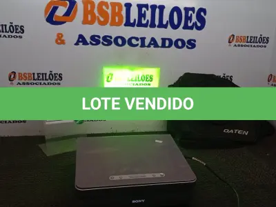 LOTE 027 - 01 PROJETOR MARCA SONY E BOLSA. (NO ESTADO) ATENÇÃO! FAZER A VISITAÇÃO ANTES DE ARREMATAR, NÃO SABEMOS SE FUNCIONA, LEILÃO NÃO TEM GARANTIA E NEM DEVOLUÇÃO, SUJEITO A POSSÍVEIS AVARIAS VISÍVEIS/OCULTAS E/OU AUSÊNCIA DE COMPONENTES.