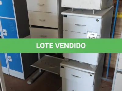 LOTE 337 - 04 GAVETEIROS E 01 MESA DE COMPUTADOR. (NO ESTADO) ATENÇÃO! FAZER A VISITAÇÃO ANTES DE ARREMATAR, NÃO SABEMOS SE FUNCIONA, LEILÃO NÃO TEM GARANTIA E NEM DEVOLUÇÃO, SUJEITO A POSSÍVEIS AVARIAS VISÍVEIS/OCULTAS E/OU AUSÊNCIA DE COMPONENTES.