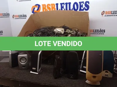 LOTE 122 - 01 LOTE COM GRANDE QUANTIDADE DE MOUSE E CAIXINHAS PARA PC MODELOS DIVERSOS. (NO ESTADO) ATENÇÃO! FAZER A VISITAÇÃO ANTES DE ARREMATAR, NÃO SABEMOS SE FUNCIONA, LEILÃO NÃO TEM GARANTIA E NEM DEVOLUÇÃO, SUJEITO A POSSÍVEIS AVARIAS VISÍVEIS/OCULTAS E/OU AUSÊNCIA DE COMPONENTES.